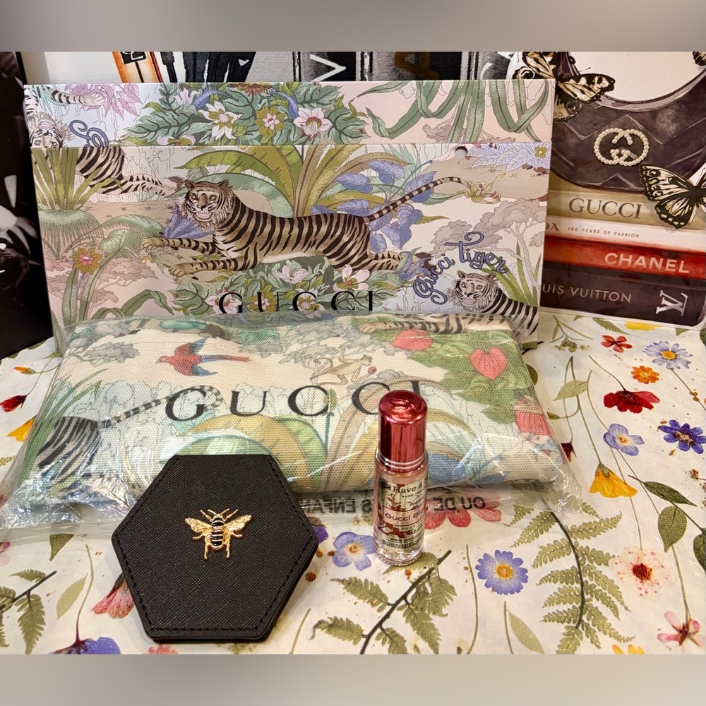 NIB/NIP GUCCI Canvas Tote Jungle Tiger Print/Gucci Blossom Fragrance/Bee Mirror